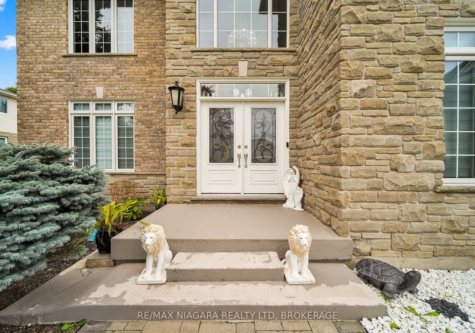 8018-cathedral-drive-niagara-falls-ontario-x13109754