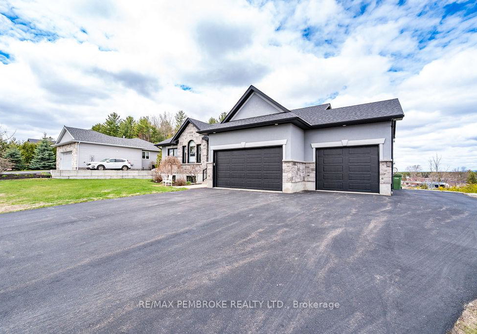 19-nick-street-petawawa-ontario-x13109794