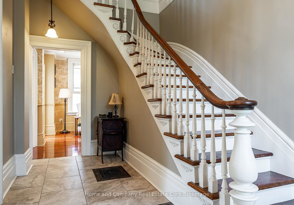 60-shrewsbury-street-stratford-ontario-x13111064