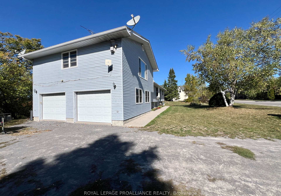 444-county-road-19-prince-edward-county-ontario-x13111070