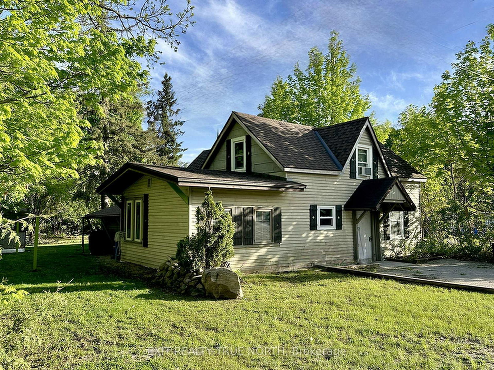 211-bishop-street-gravenhurst-ontario-x13111888
