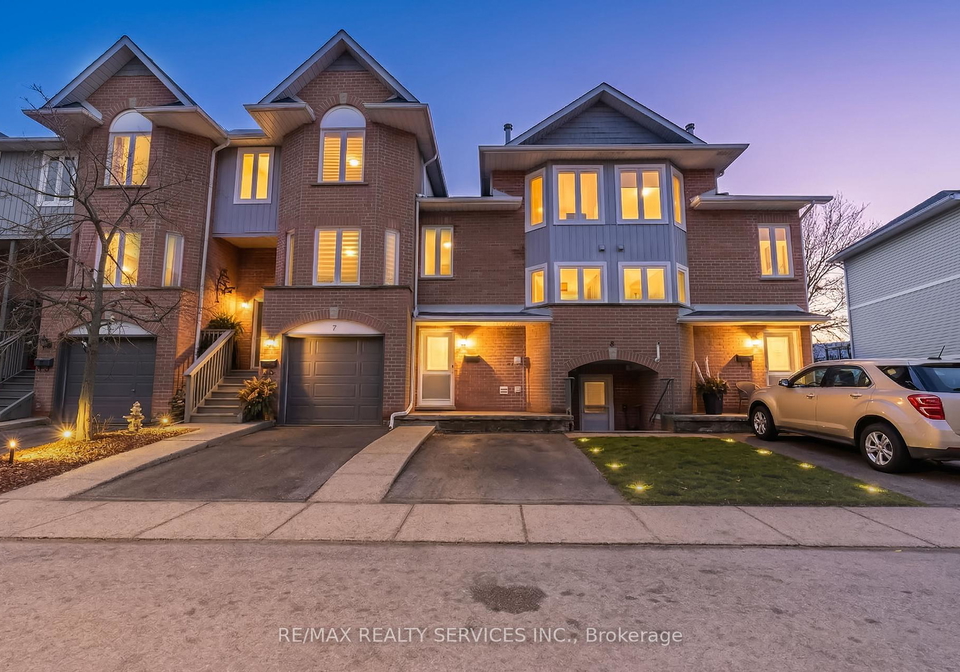 245-bishop-street-s-cambridge-ontario-x13112430