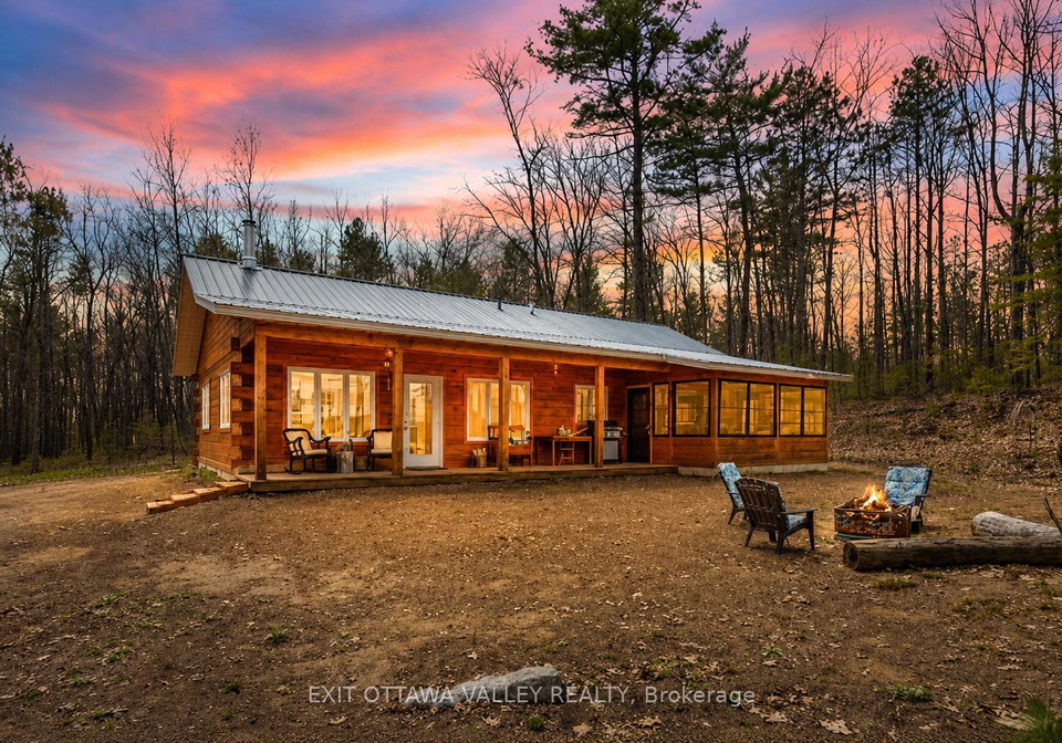 8-hamish-trail-whitewater-region-ontario-x13112870
