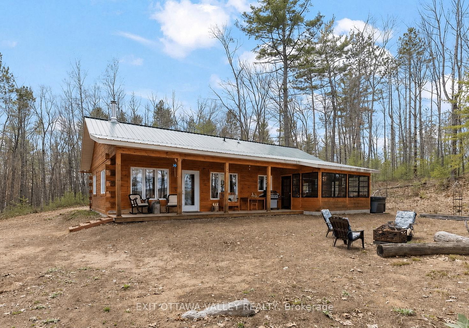 8-hamish-trail-whitewater-region-ontario-x13112870