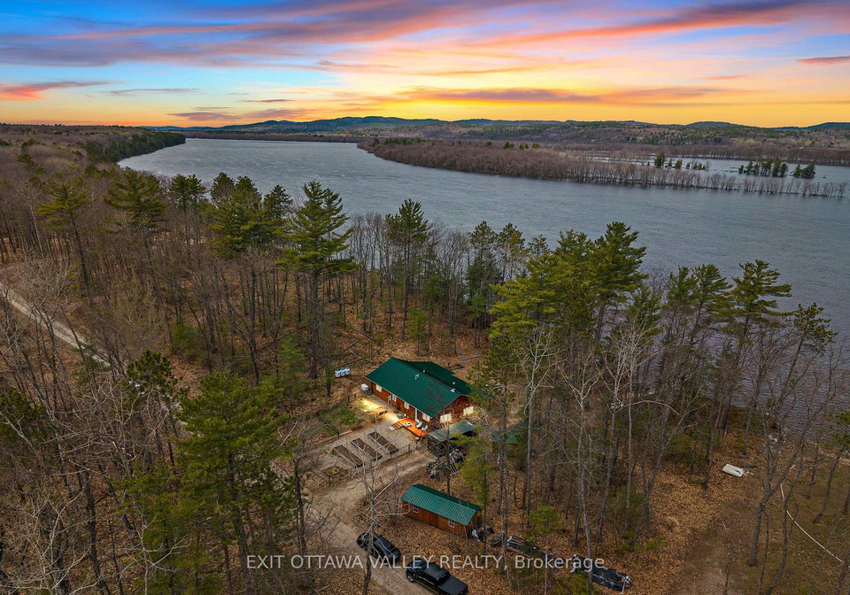 8-hamish-trail-whitewater-region-ontario-x13112870