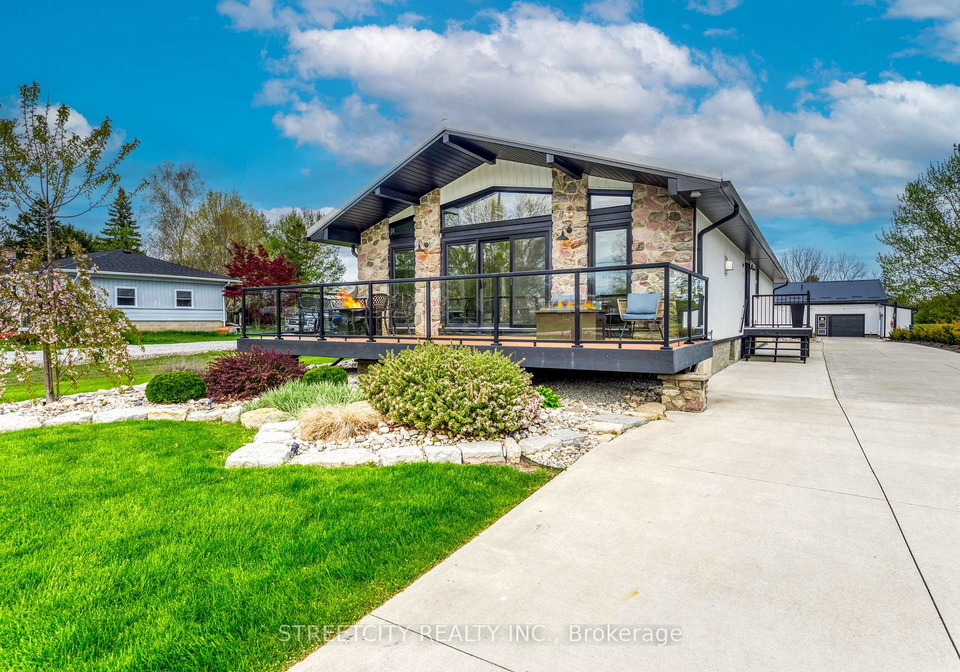 747-broadway-street-plympton-wyoming-ontario-x13113342