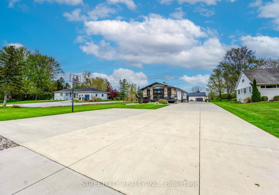 747-broadway-street-plympton-wyoming-ontario-x13113342
