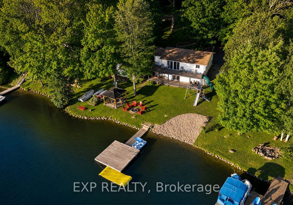 25-fire-route-296-route-trent-lakes-ontario-x13113586