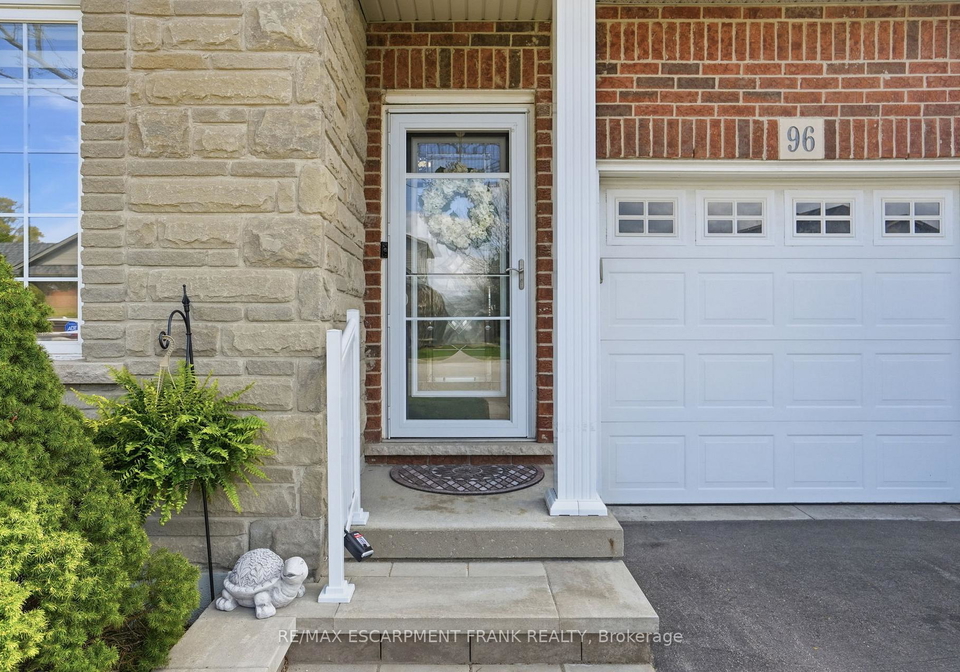 96-abbotsford-trail-hamilton-ontario-x13114434