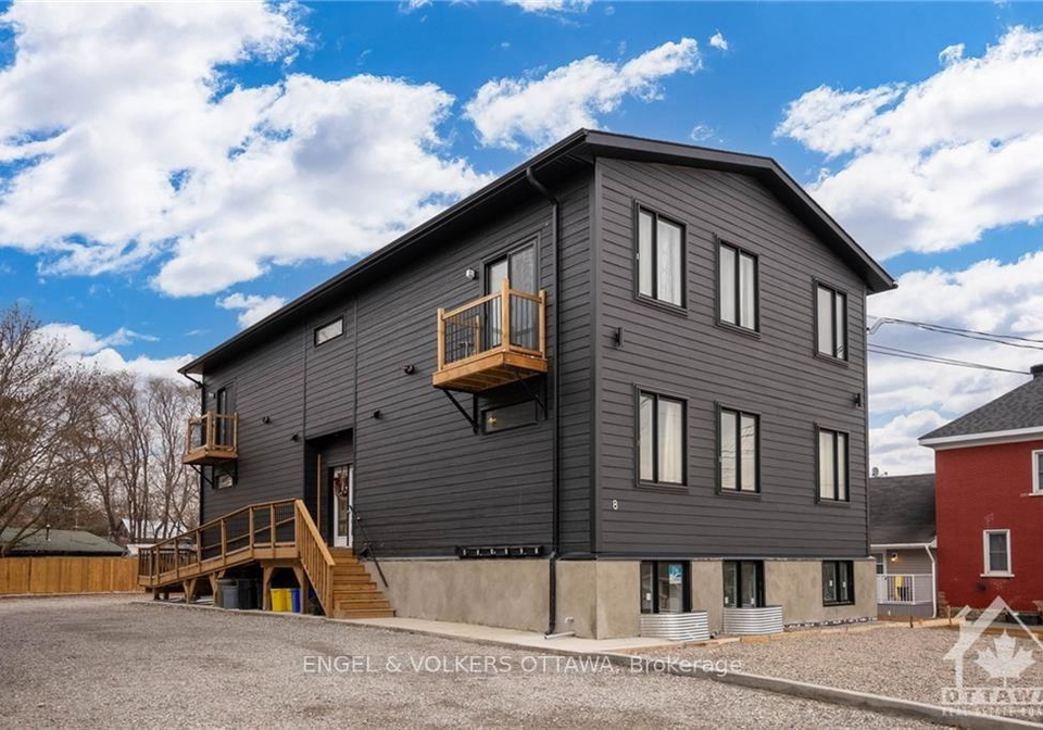 8-philip-street-smiths-falls-ontario-x13115848