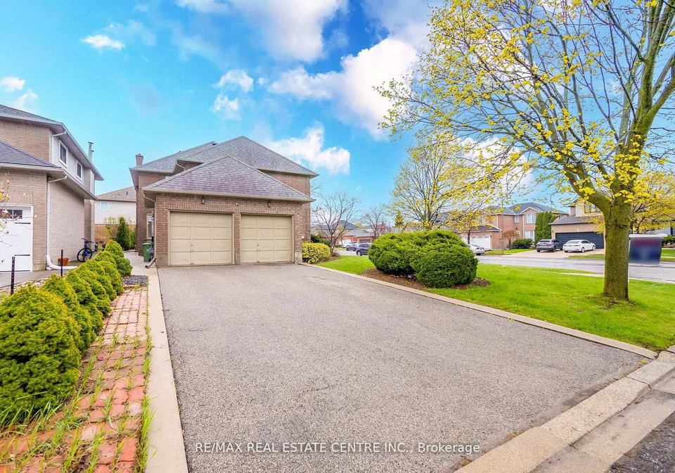 25-highbury-drive-hamilton-ontario-x13116698