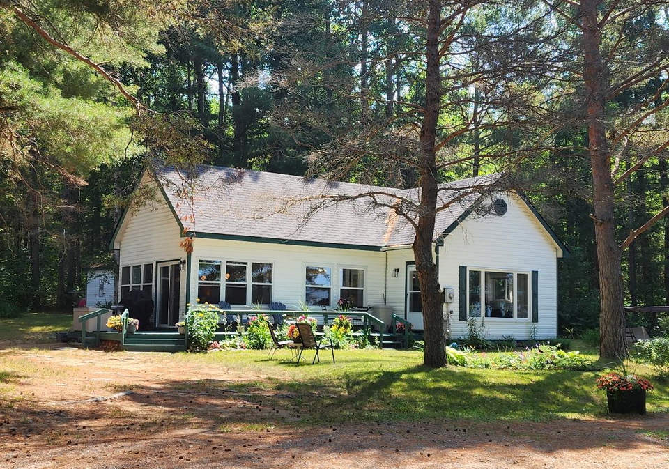 1060-seabreeze-6-road-lake-of-bays-ontario-x13117680