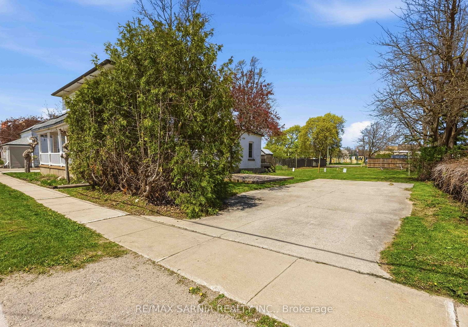 8-watt-street-lambton-shores-ontario-x13117748