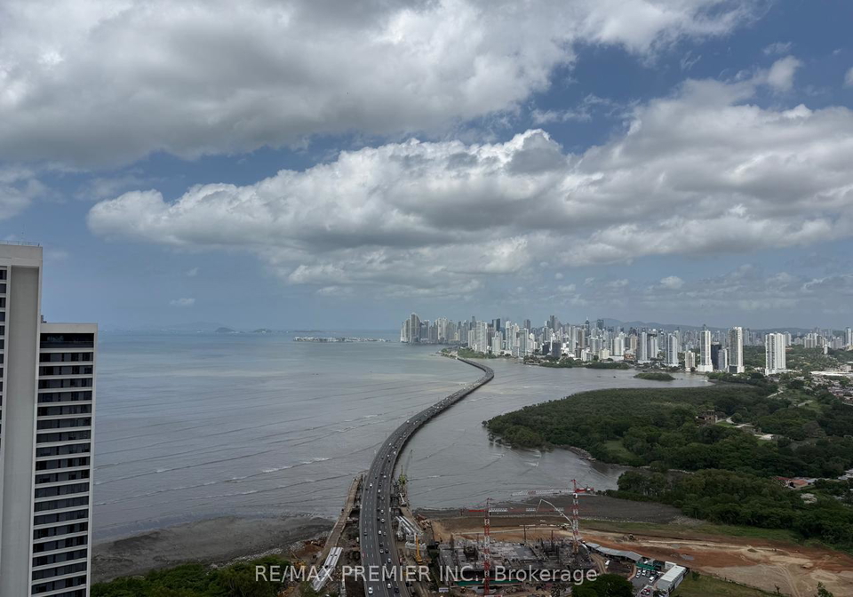ph-the-regent-panama-ontario-x13118464