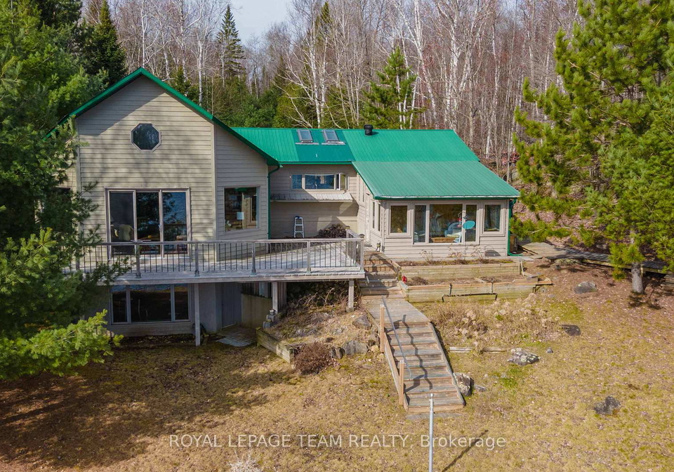 36-whites-road-south-algonquin-ontario-x13119088