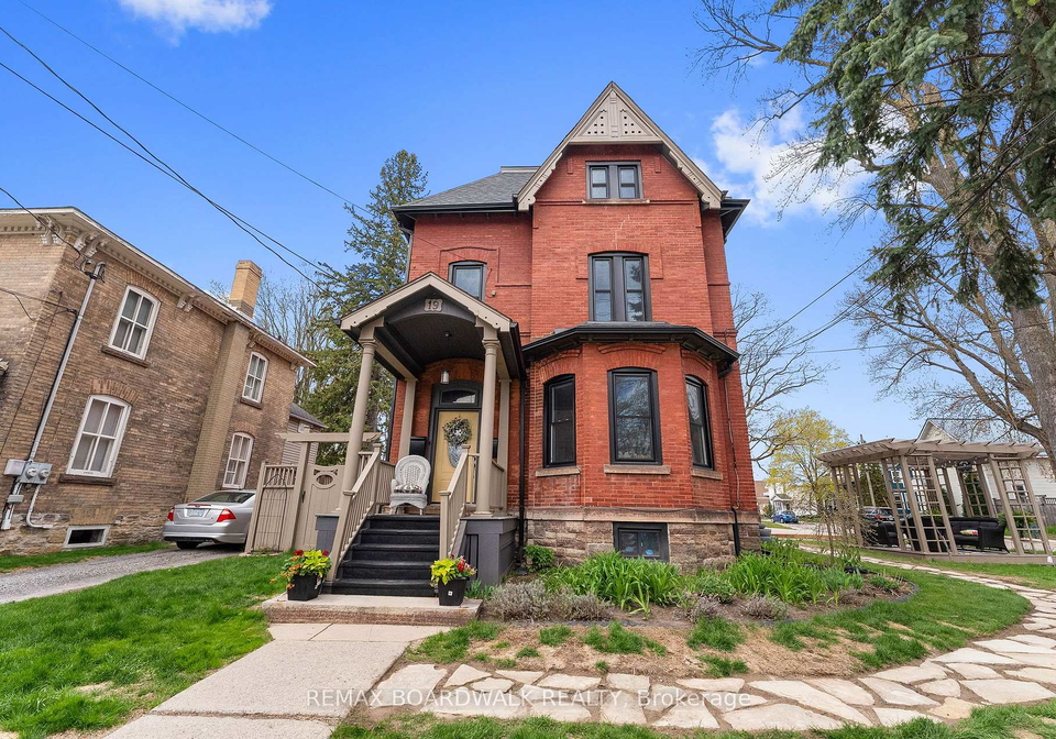 19-north-street-perth-ontario-x13121126