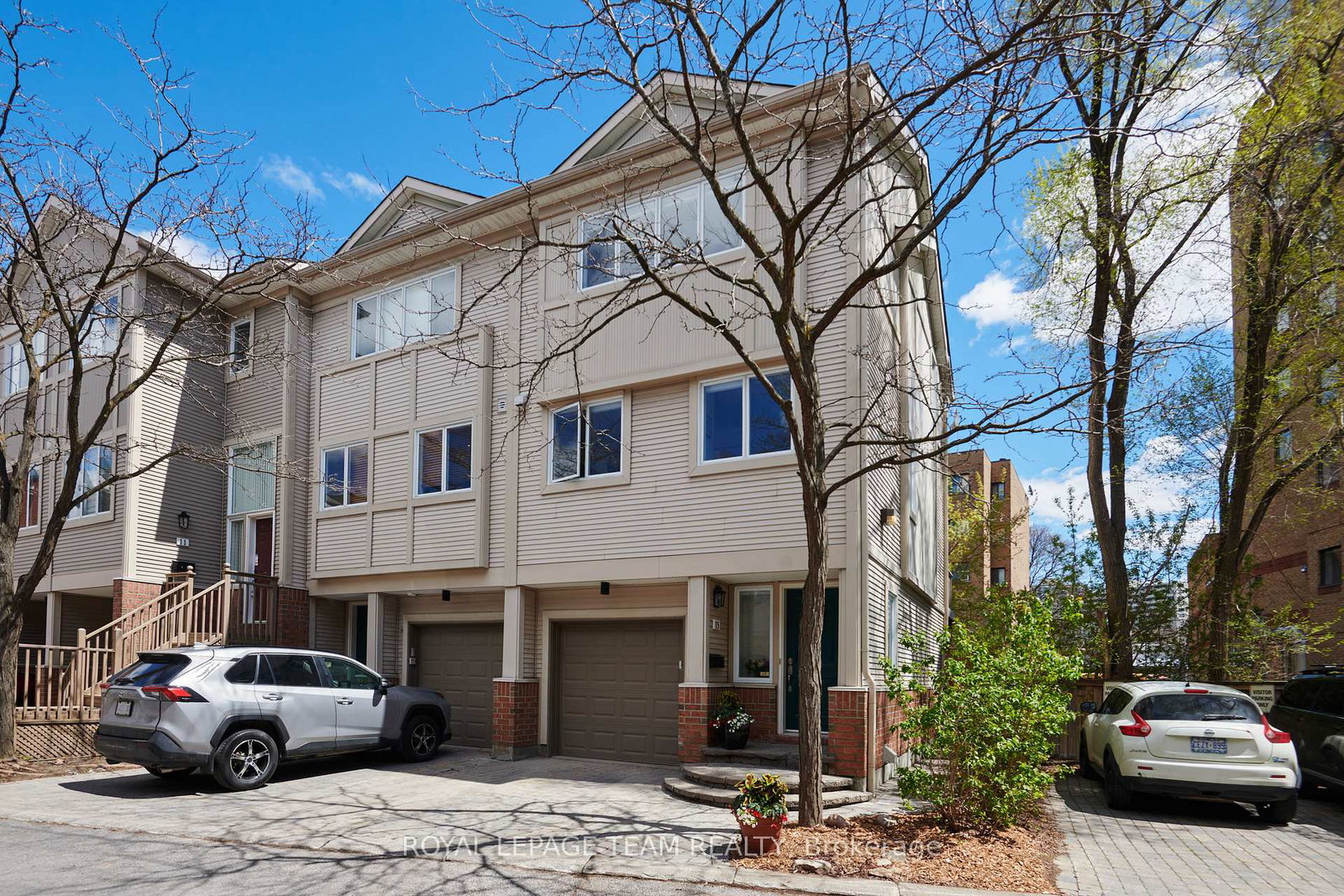 15-schoolhouse-private-ottawa-ontario-x13121362