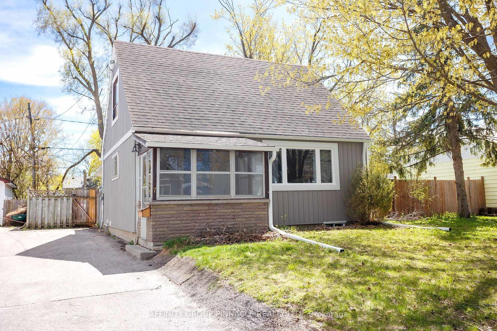 7-churchill-crescent-kawartha-lakes-ontario-x13121964