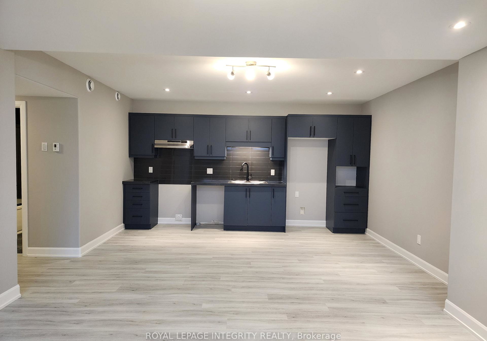1232-montblanc-crescent-russell-ontario-x13125182
