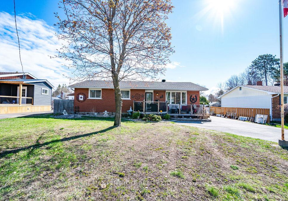 70-selkirk-street-petawawa-ontario-x13125192
