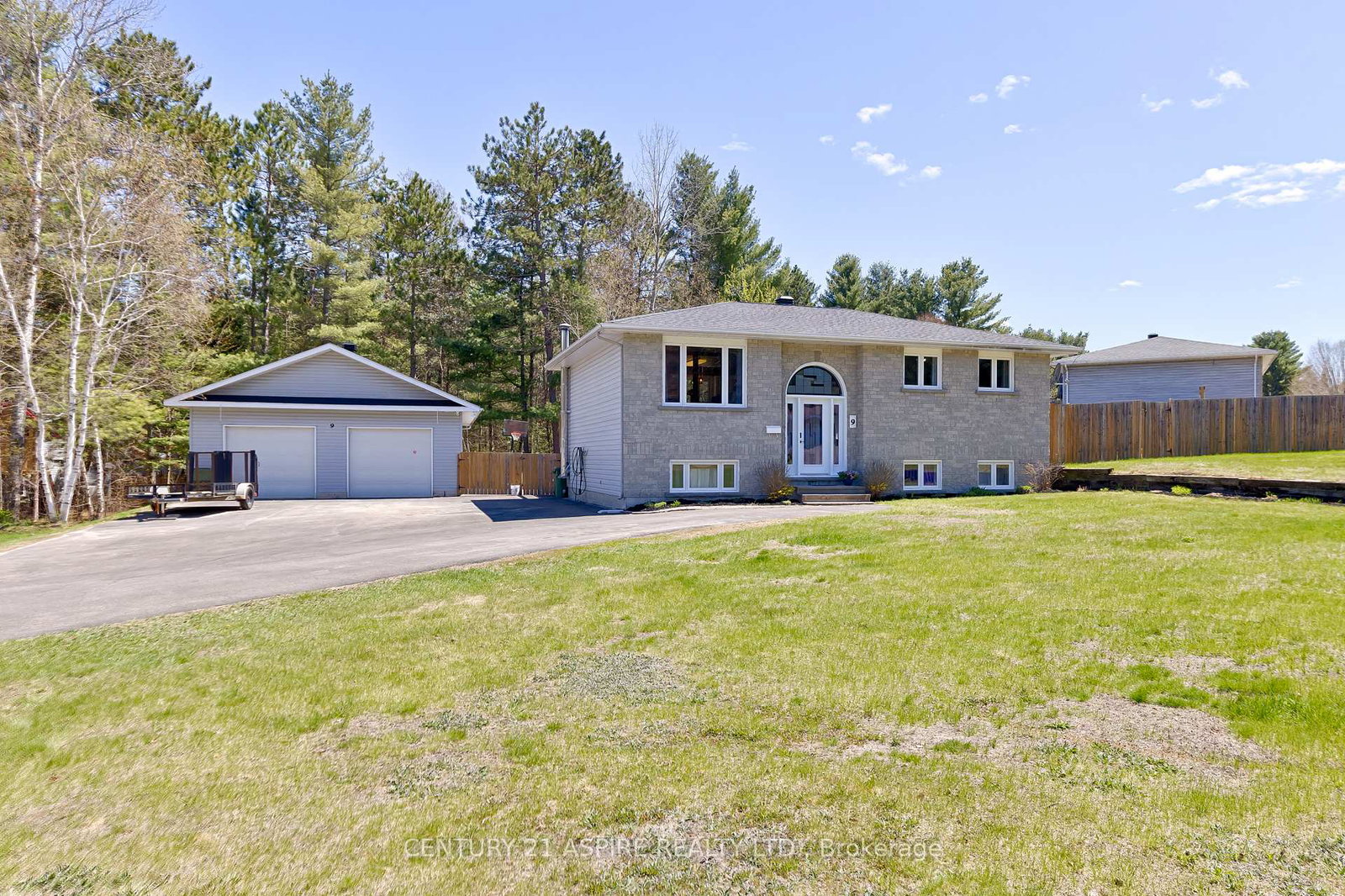 9-jamie-crescent-petawawa-ontario-x13125528