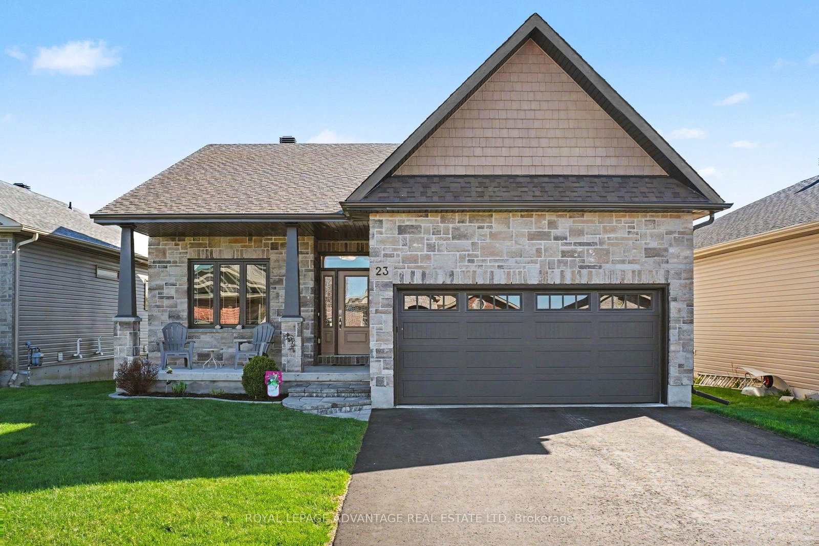 23-senators-gate-drive-perth-ontario-x13126342