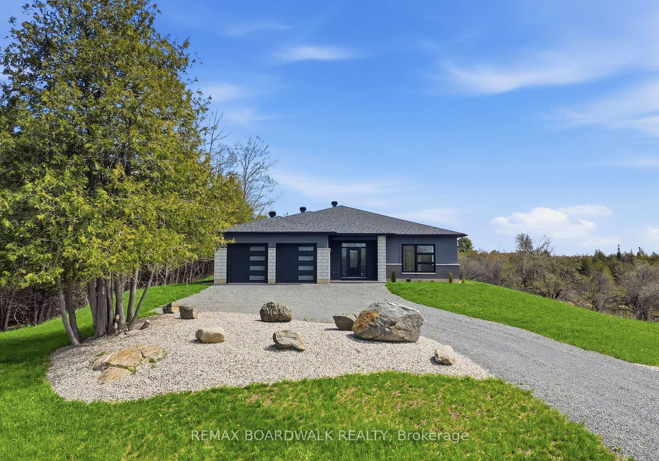 456-pine-grove-lanark-highlands-ontario-x13126476