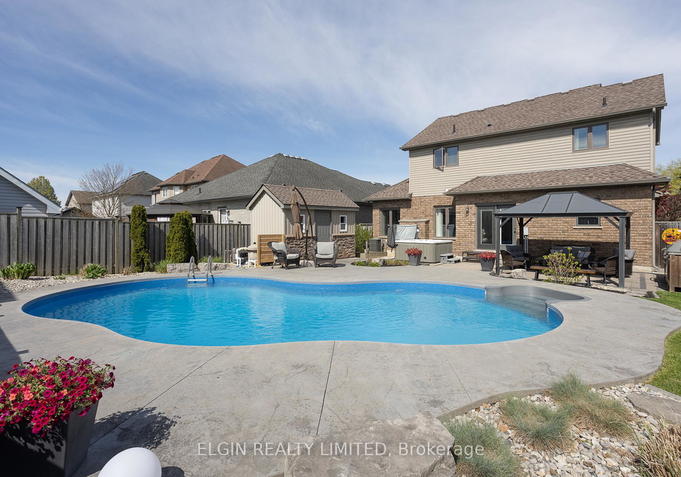 2062-westwick-walk-london-south-ontario-x13126530