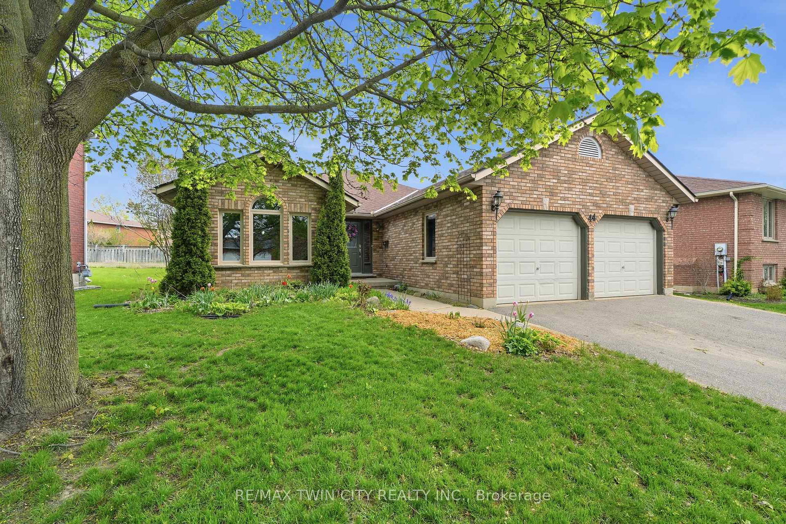 44-blackfriar-lane-brantford-ontario-x13126628