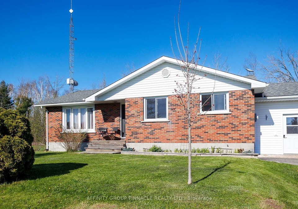 6077-35-highway-kawartha-lakes-ontario-x13126798