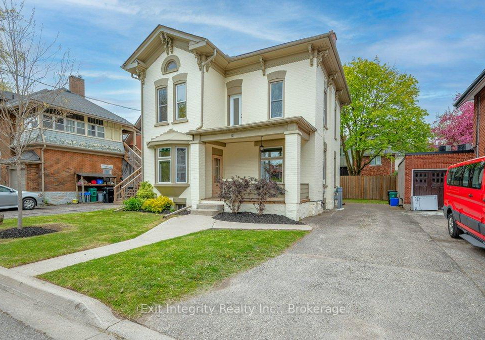 12-clarence-place-kitchener-ontario-x13127698