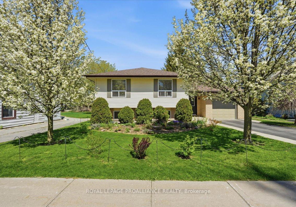 82-west-mary-street-prince-edward-county-ontario-x13127712