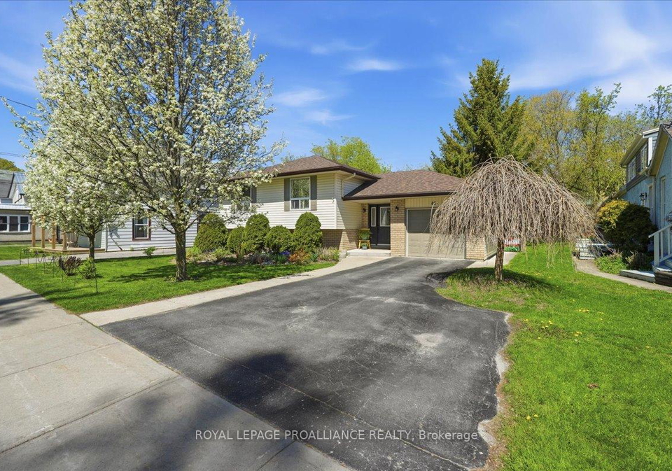 82-west-mary-street-prince-edward-county-ontario-x13127712
