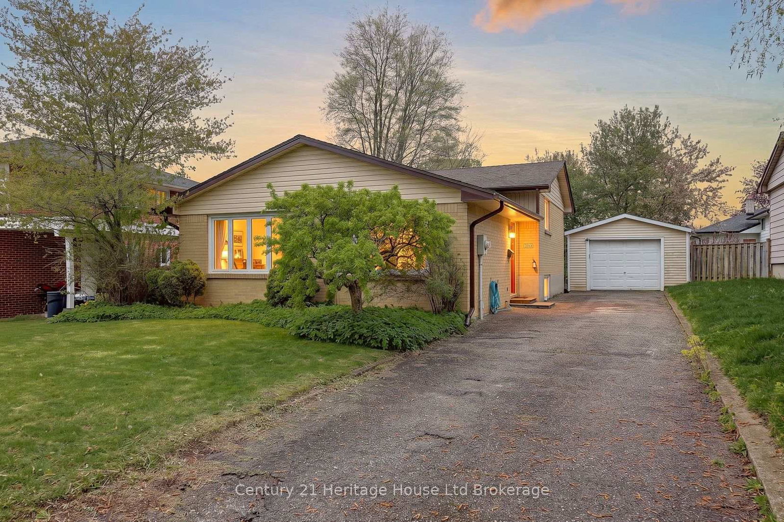 1004-nesbitt-crescent-woodstock-ontario-x13127786