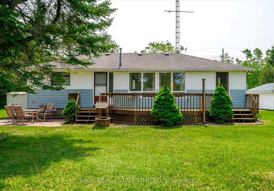 33-fire-route-104-trent-lakes-ontario-x13128202