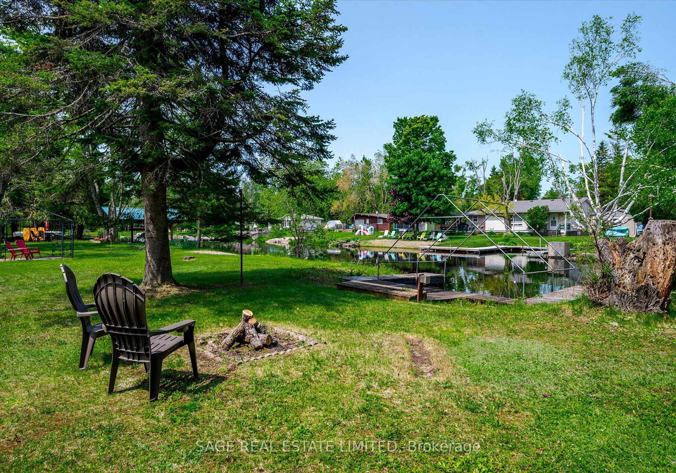33-fire-route-104-trent-lakes-ontario-x13128202