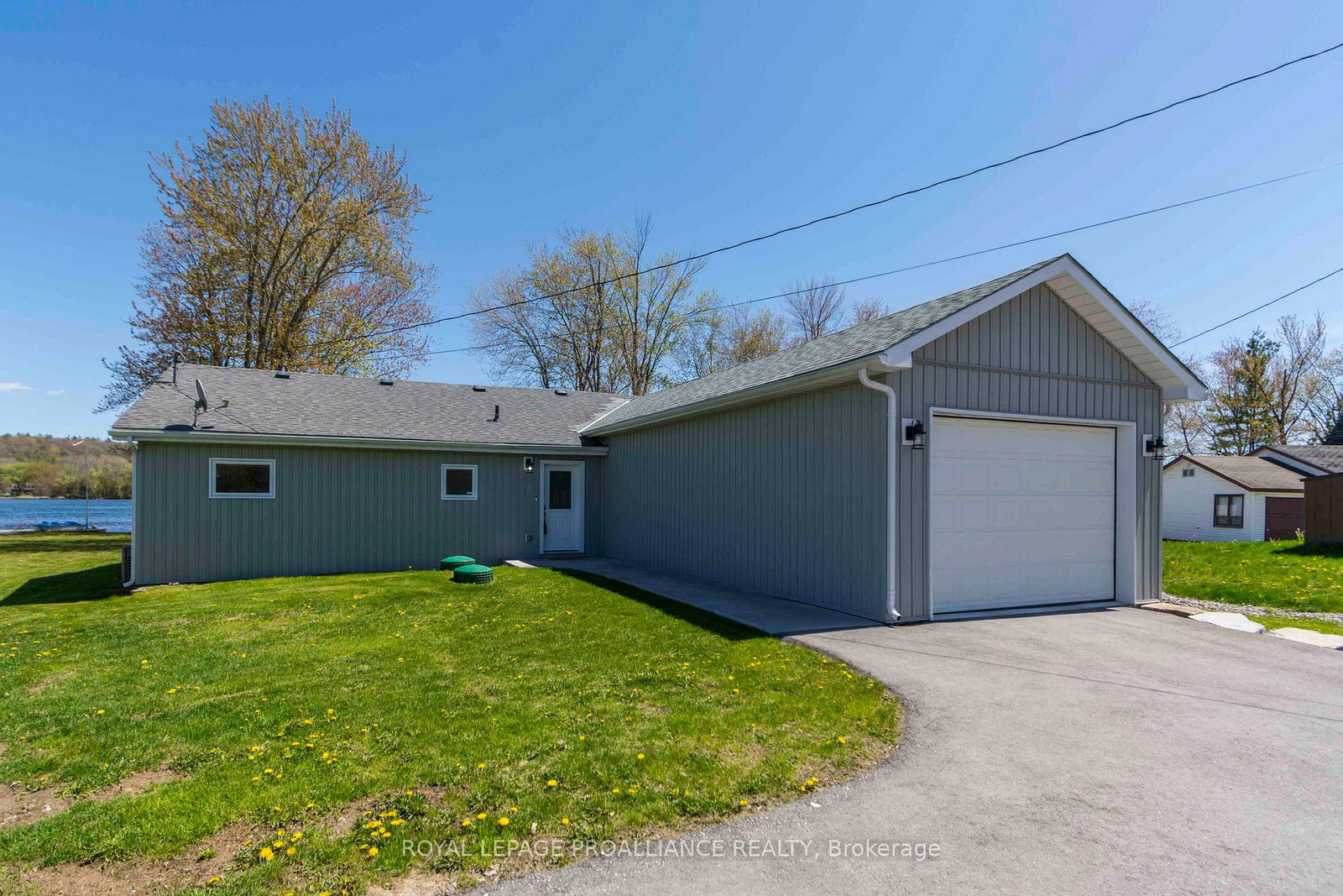 89-prior-lane-quinte-west-ontario-x13128234