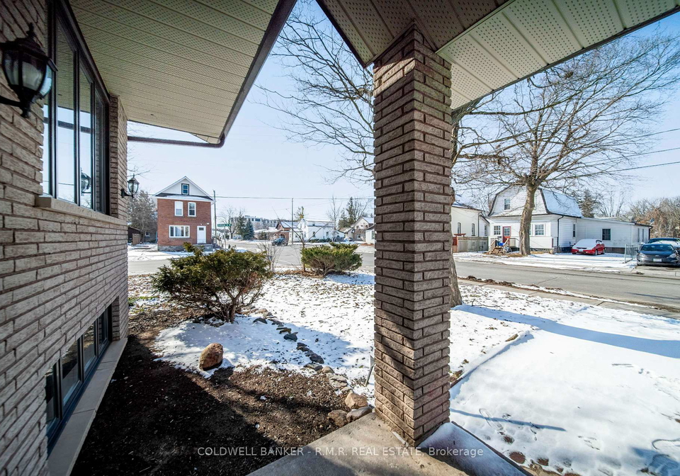 60-albert-street-s-kawartha-lakes-ontario-x13129200