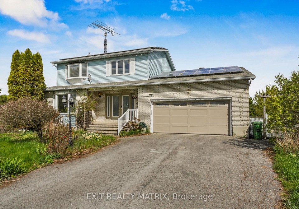 1361-500-route-russell-ontario-x13129306