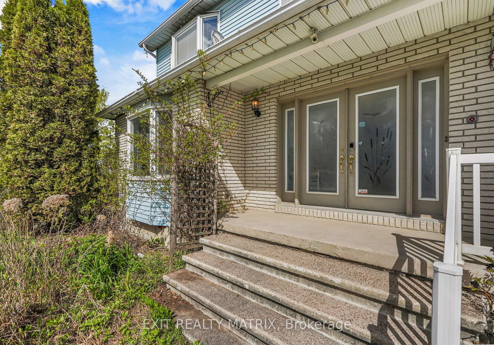 1361-500-route-russell-ontario-x13129306