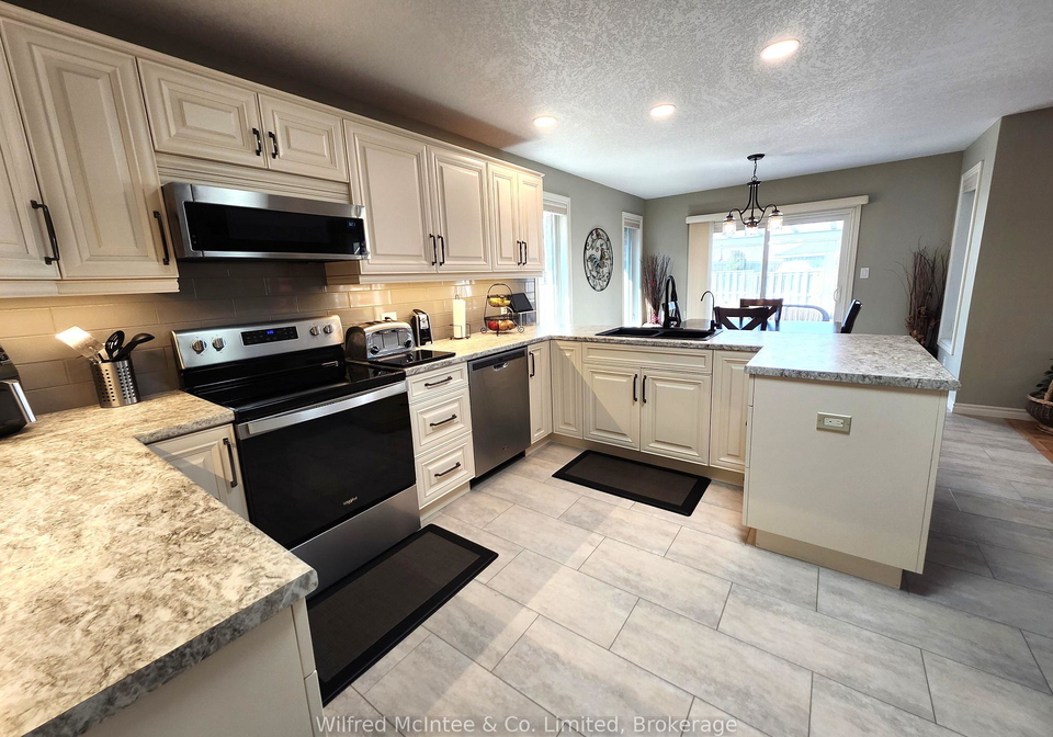 230-4th-street-crescent-hanover-ontario-x13129686