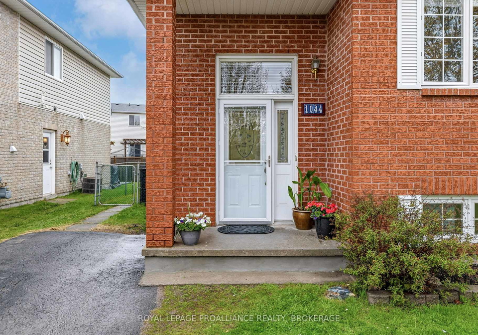 1044-waterbury-crescent-kingston-ontario-x13129744