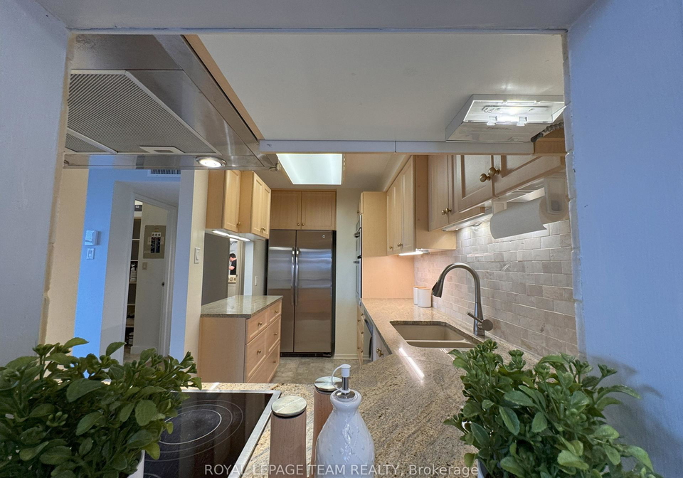 470-laurier-avenue-ottawa-ontario-x13130134