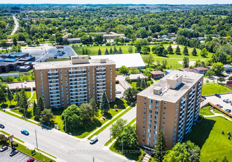 10-overlea-drive-kitchener-ontario-x13130182