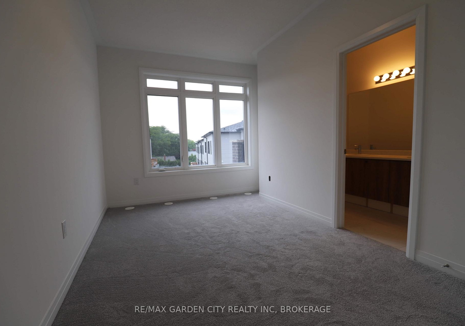12-sidney-rose-common-st-catharines-ontario-x13130742