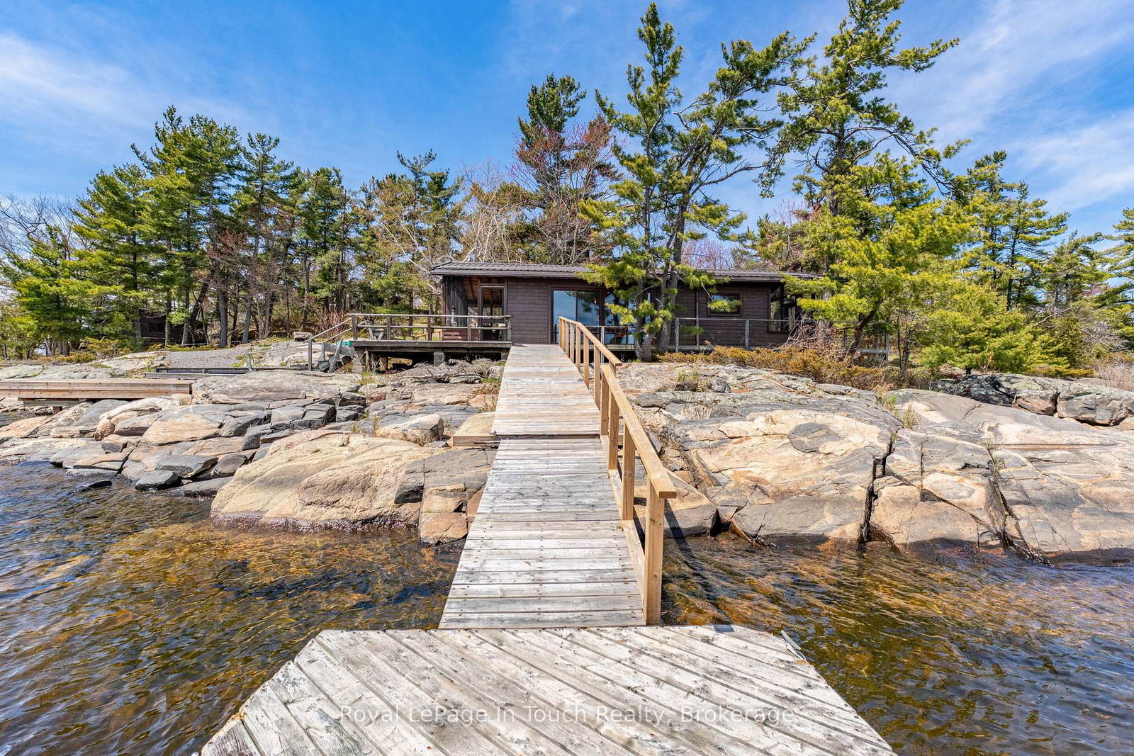 5-b202-barnicke-island-the-archipelago-ontario-x13130896