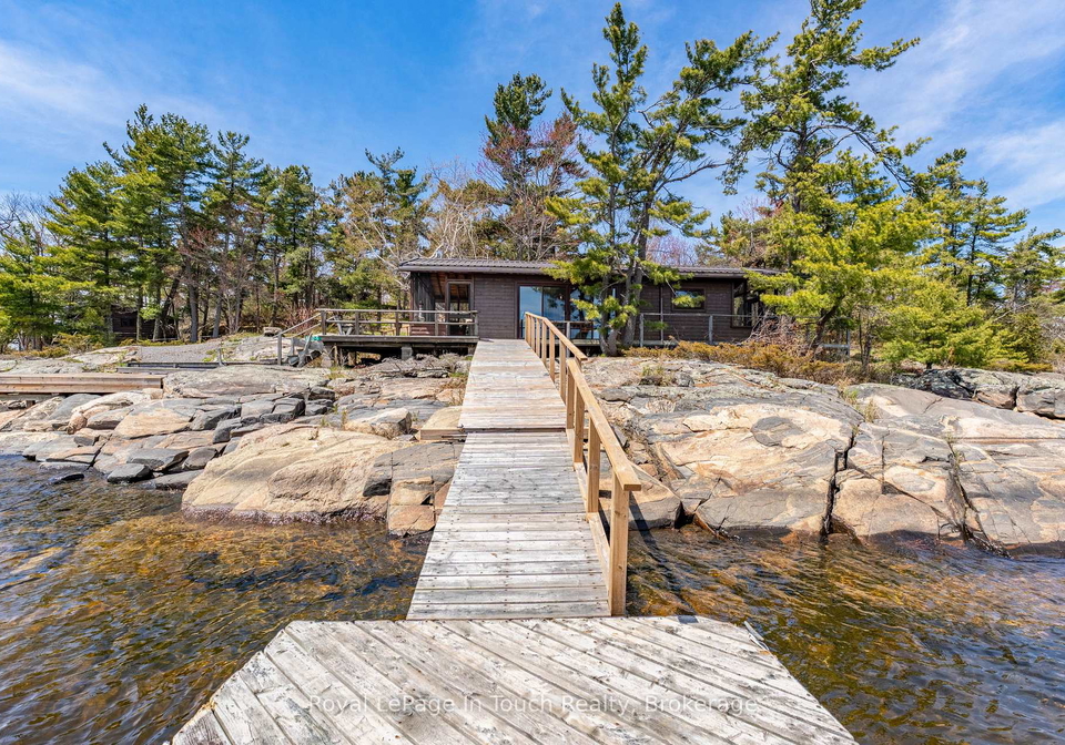 5-b202-barnicke-island-the-archipelago-ontario-x13130896