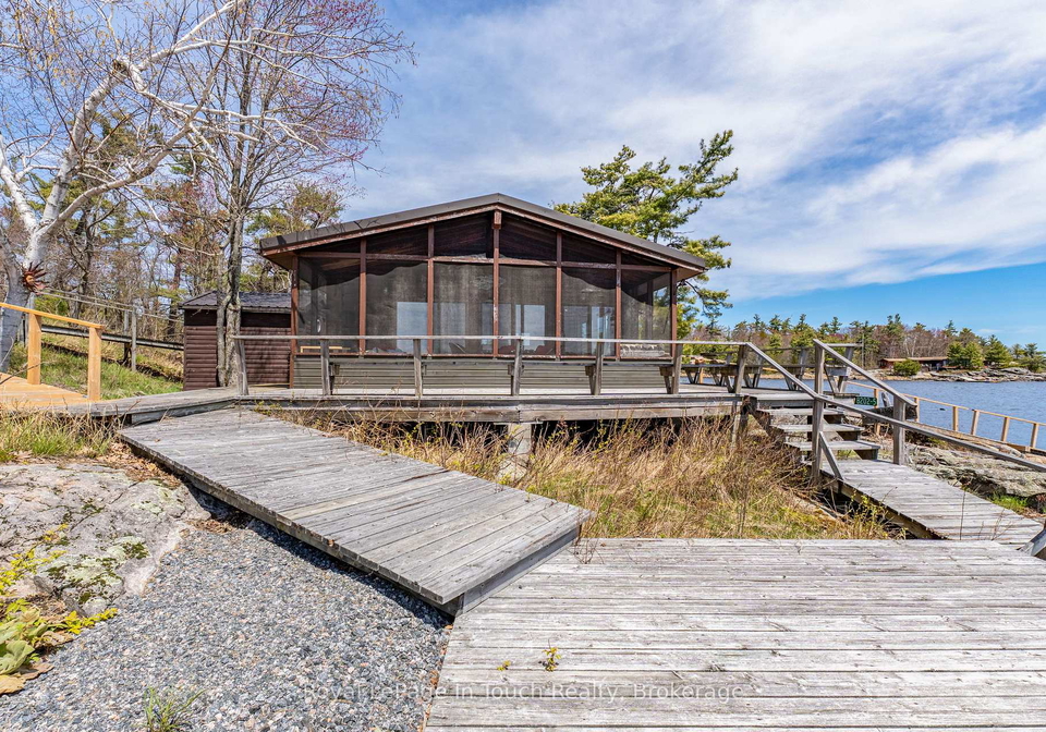 5-b202-barnicke-island-the-archipelago-ontario-x13130896