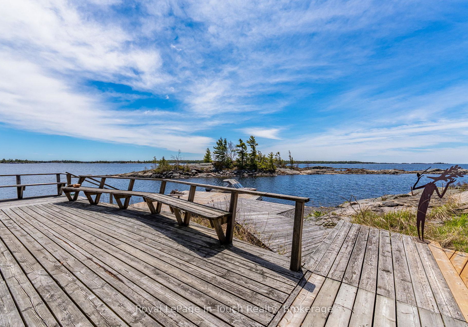 5-b202-barnicke-island-the-archipelago-ontario-x13130896