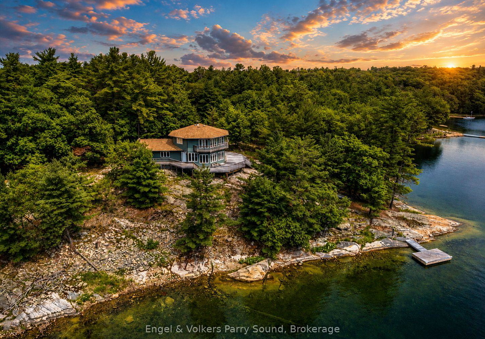 1-loon-bay-carling-ontario-x13130986